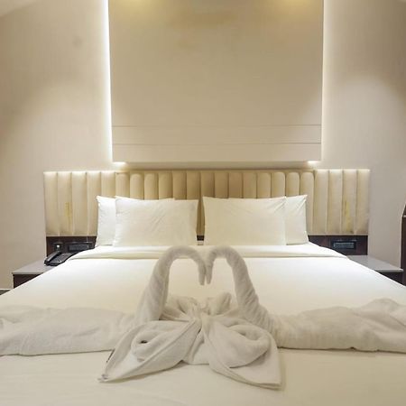 Hotel Midas Inn Матхура Екстер'єр фото