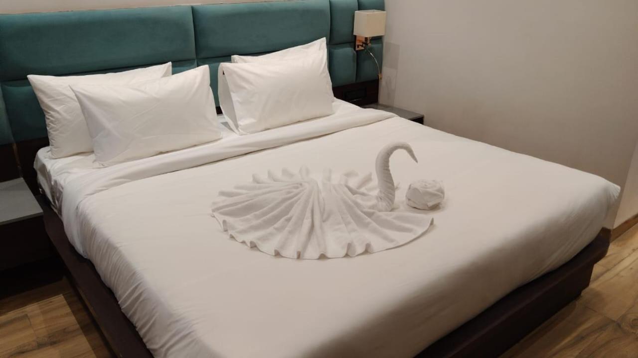 Hotel Midas Inn Матхура Екстер'єр фото
