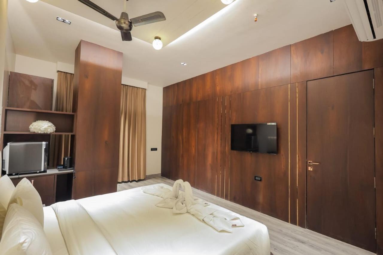 Hotel Midas Inn Матхура Екстер'єр фото
