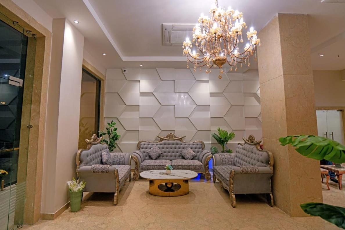 Hotel Midas Inn Матхура Екстер'єр фото