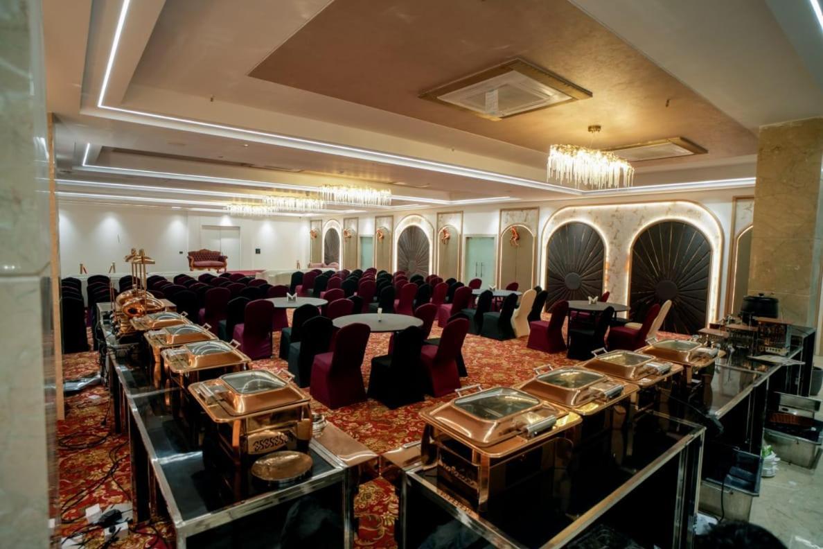 Hotel Midas Inn Матхура Екстер'єр фото